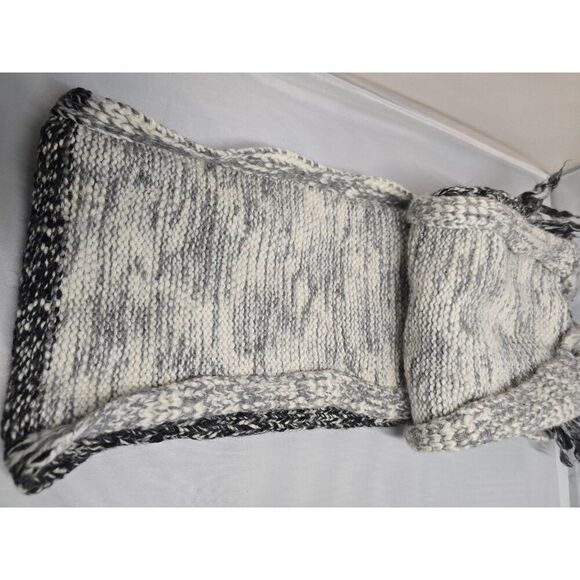 Cozy Winter Knit Scarf With Fringe Edges  One Size  Acrylic & Wool Blend - Picture 2 of 7